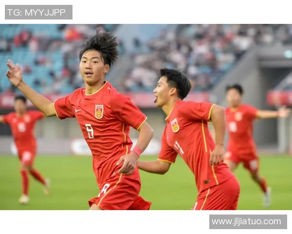 足球明星同框瞬间定格荣耀与梦想的交汇时刻 足球明星同框瞬间定格荣耀与梦想的交汇时刻