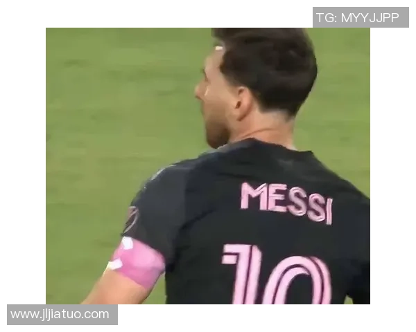 足球明星蒙眼睛高清图片欣赏展现独特魅力与风采的瞬间 足球明星蒙眼睛高清图片欣赏展现独特魅力与风采的瞬间