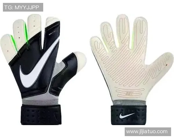 足球明星防守员手套的选择与使用技巧解析助你提升比赛表现 足球明星防守员手套的选择与使用技巧解析助你提升比赛表现